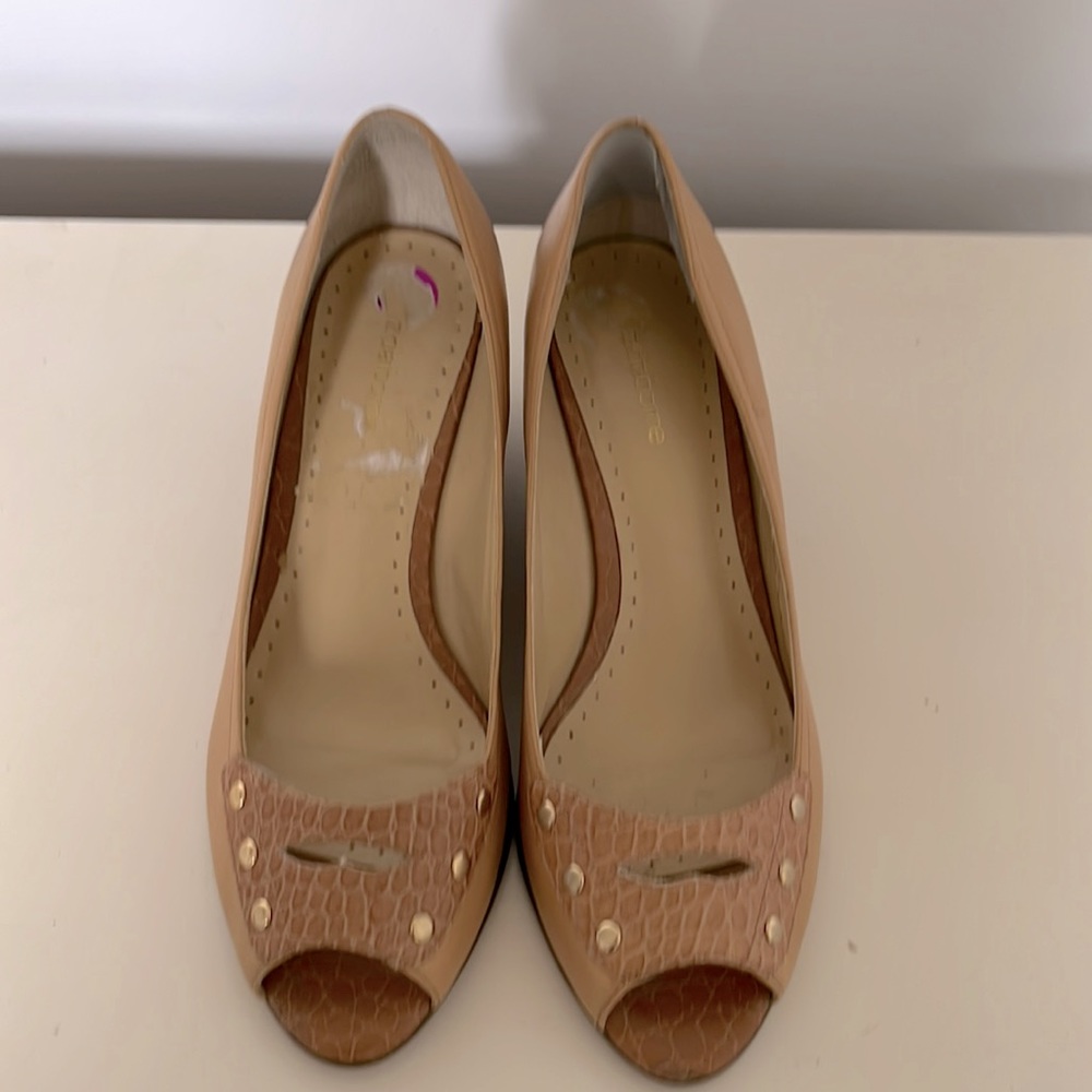 **2 for $20** Liz Claiborne Light Tan Open Toe Low Stacked Heeled Wedge 8.5